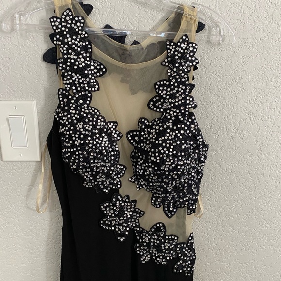 Prom dress - Picture 2 of 6